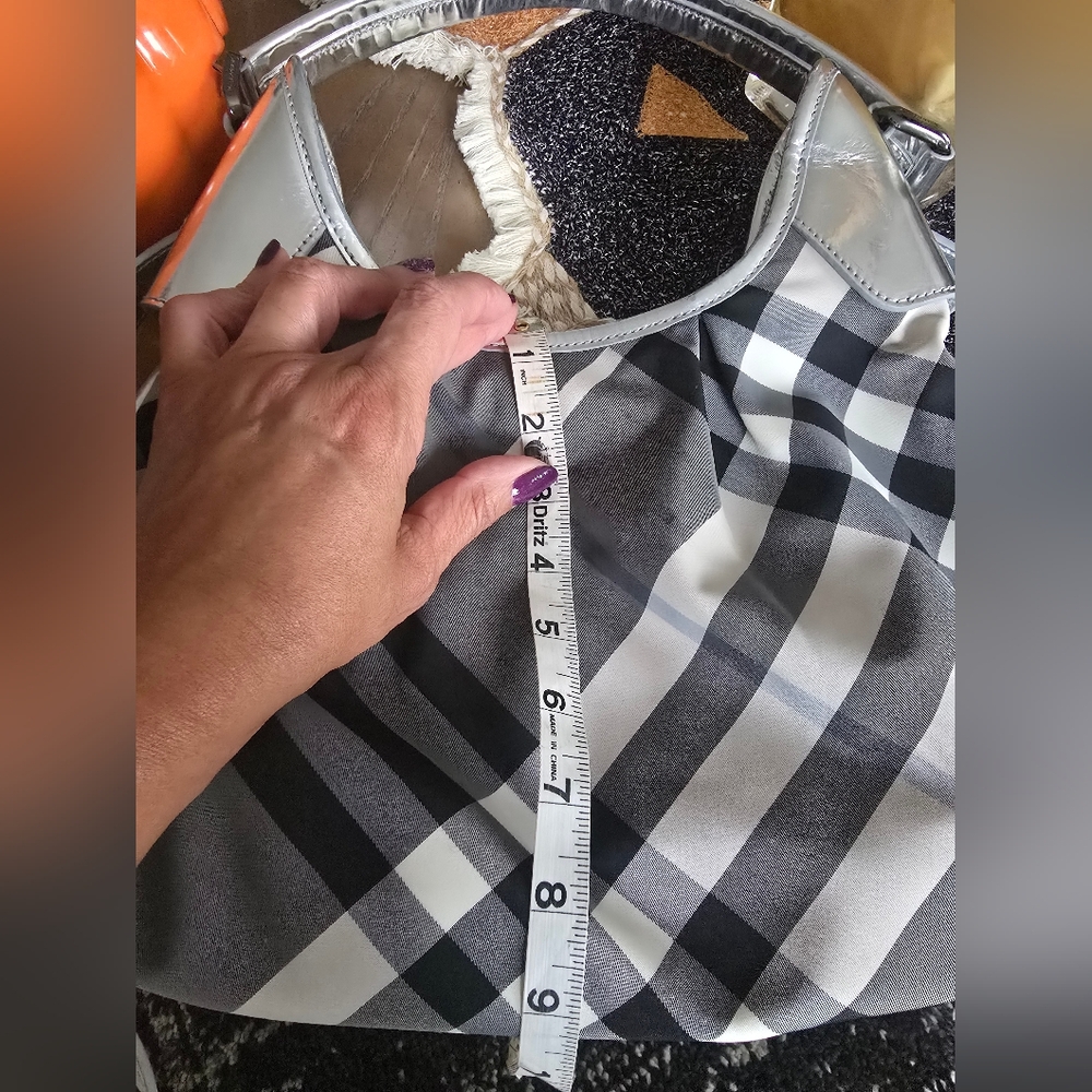 Burberry Metalic Beat Check Small Brooklyn Hobo - Picture 5 of 17